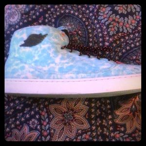 Jordan Gold Wings Never been worn Size 9 1/2